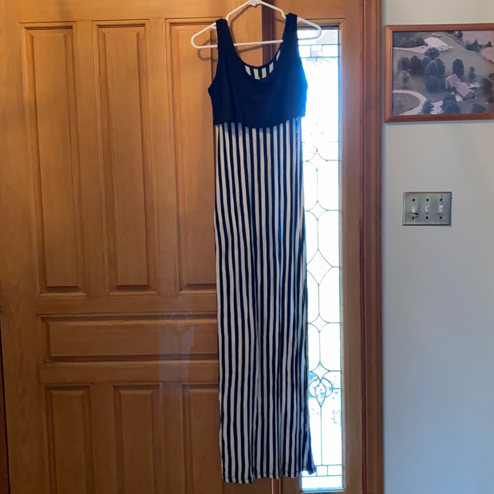 Beautiful maxi dress. So comfortable!